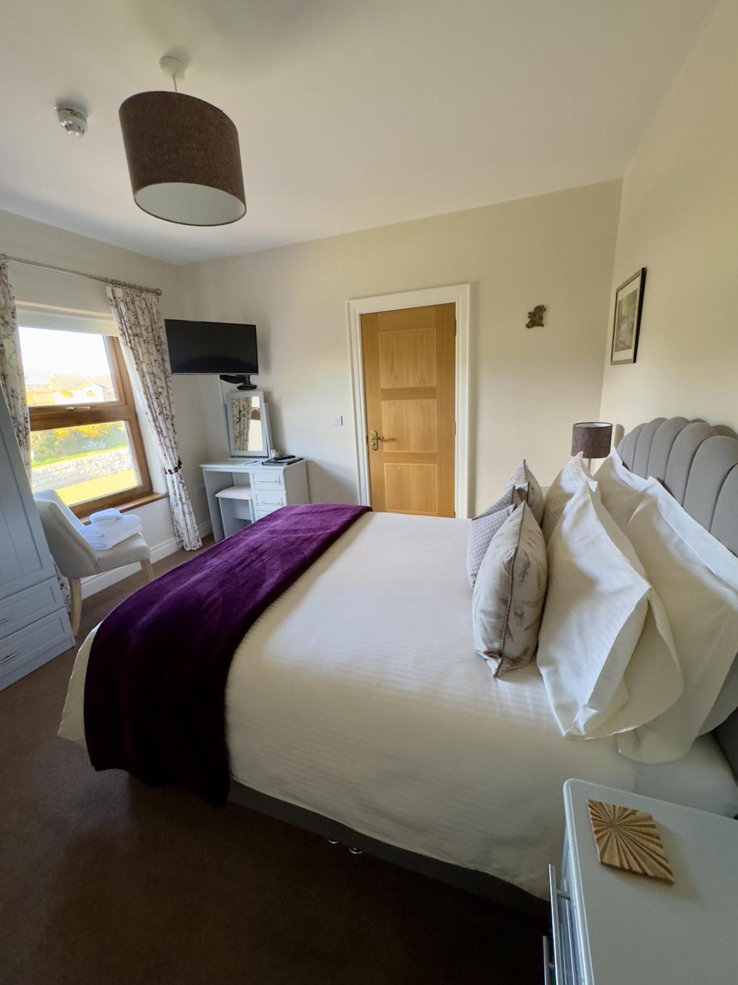 Mourne Country House Bed And Breakfast Кілкіл Номер фото